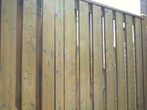 Behandla trä utomhus