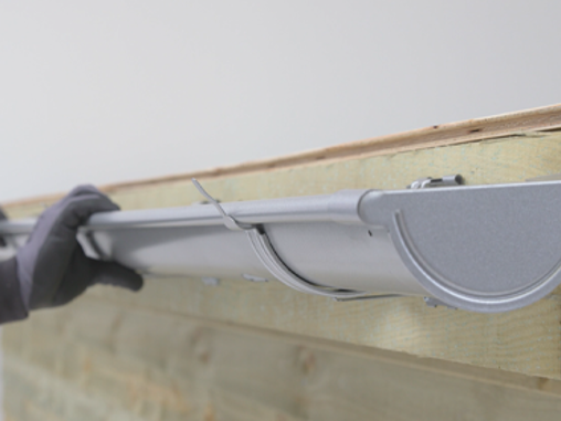 Sätt upp takrännor