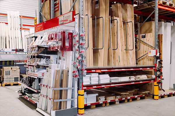 jem & fix butik med hyllor och lister