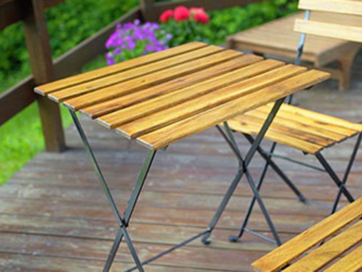 Behandla trädgårdsmöblerna