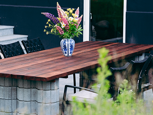 Bygg ett utebord med enkla medel