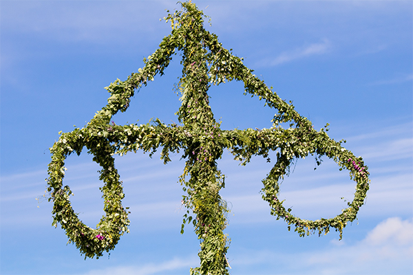 Bygga midsommarstång
